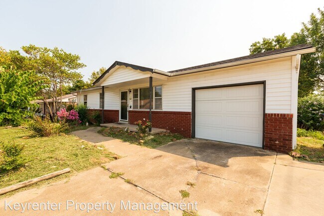 Building Photo - 3 br, 1 bath House - 521 W Knoxville St