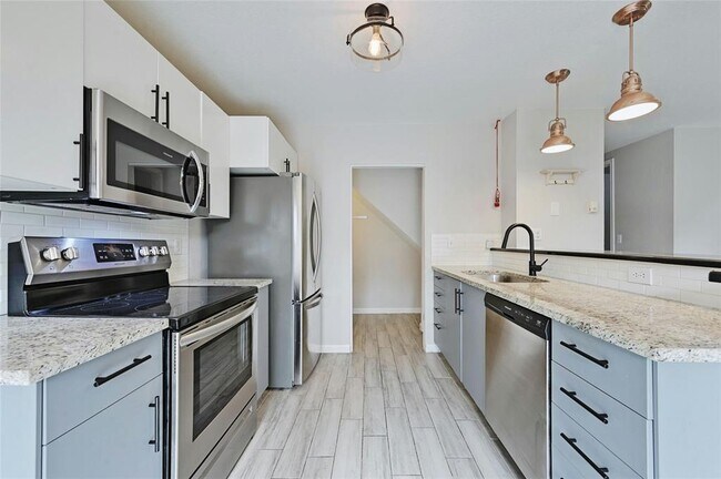 Foto del edificio - 5616 Emerald Forest Dr