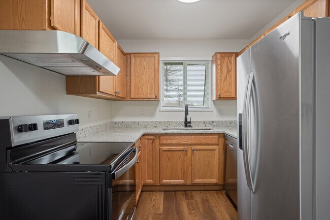 Foto del edificio - Updated two bedroom - ready now!