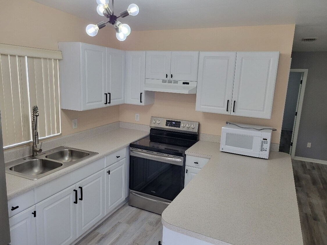 Foto principal - 2511 W Lake Ave