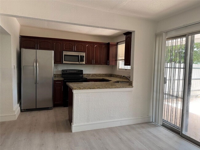Foto del edificio - West 81st Place, Hialeah, FL 33014 - 4 BR ...