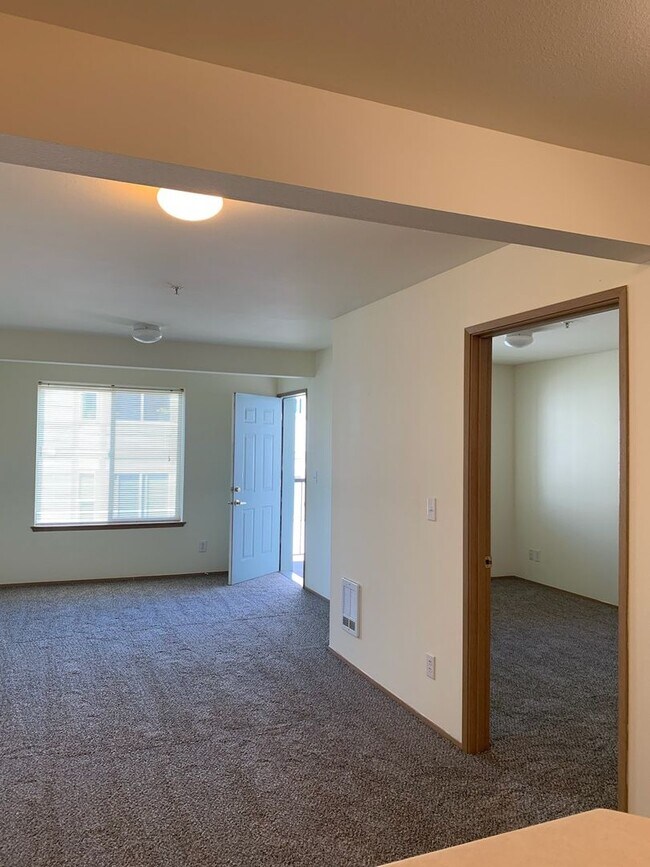 Building Photo - Your Home is Waiting!