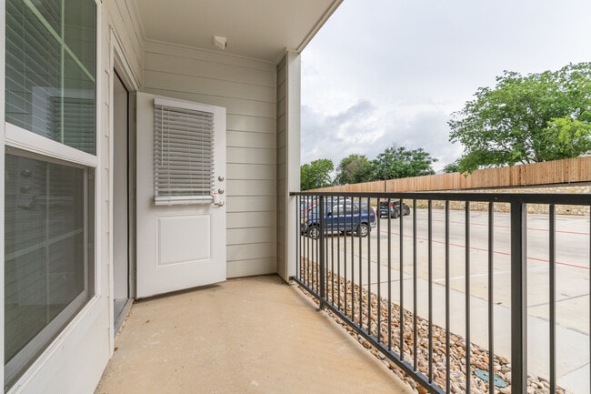 Building Photo - Vista at Thousand Oaks