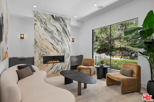 Foto del edificio - 1319 Marinette Rd