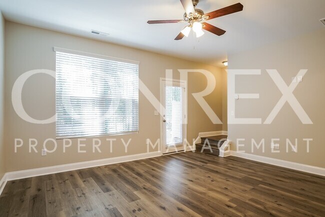 Building Photo - Beautiful Split Level 4 Bedroom Townhome i...