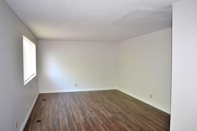 Building Photo - Ogden 2 Bedroom Apartment