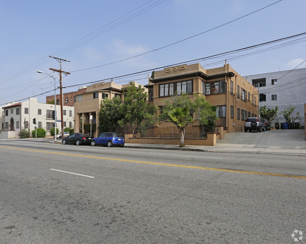 Foto principal - 3863 W 8th St