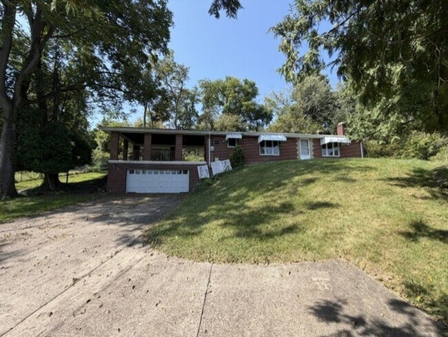 Building Photo - 123B Hidden Valley Road