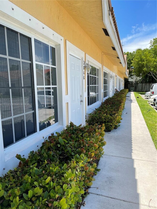 Building Photo - 3846 SW 48th Ave   Pembroke Park Fl 33023