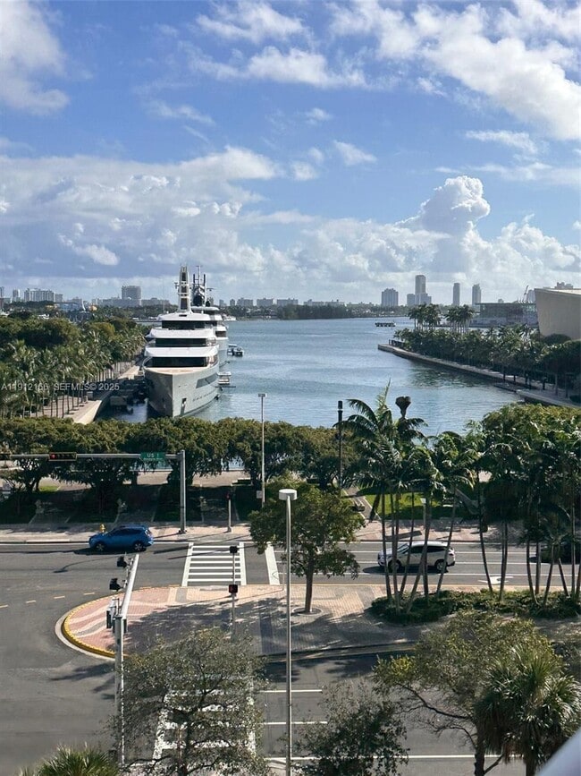 Foto del edificio - 888 Biscayne Blvd