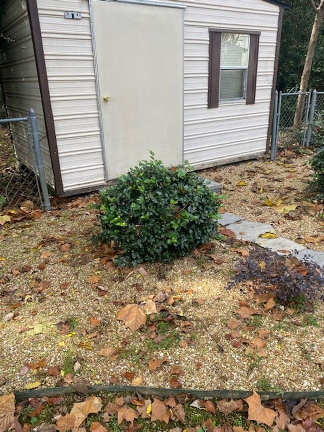 Building Photo - Quiet North Columbus Home