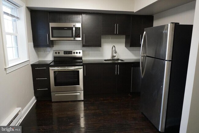 Foto del edificio - 210 Trinity Ave