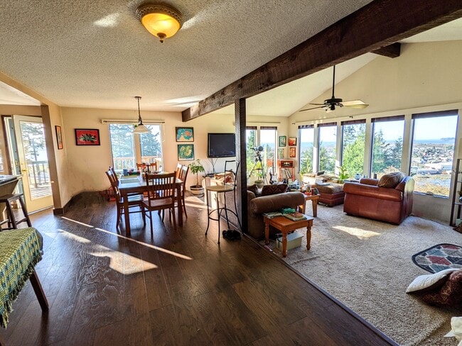 Building Photo - 205 Beacon Hill Dr