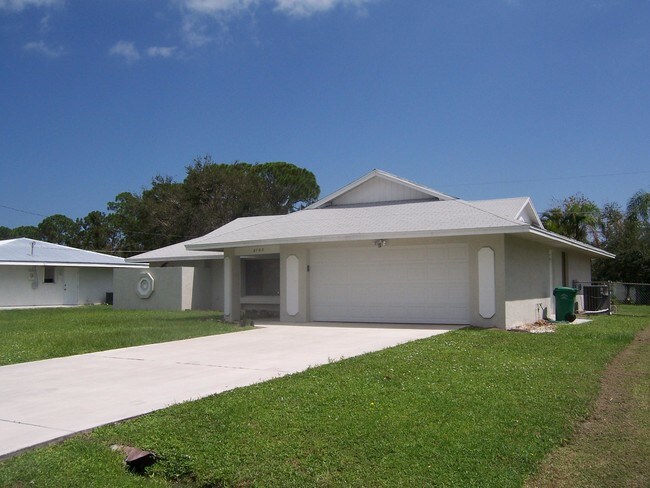 Foto del edificio - 2163 SE Shelter Dr