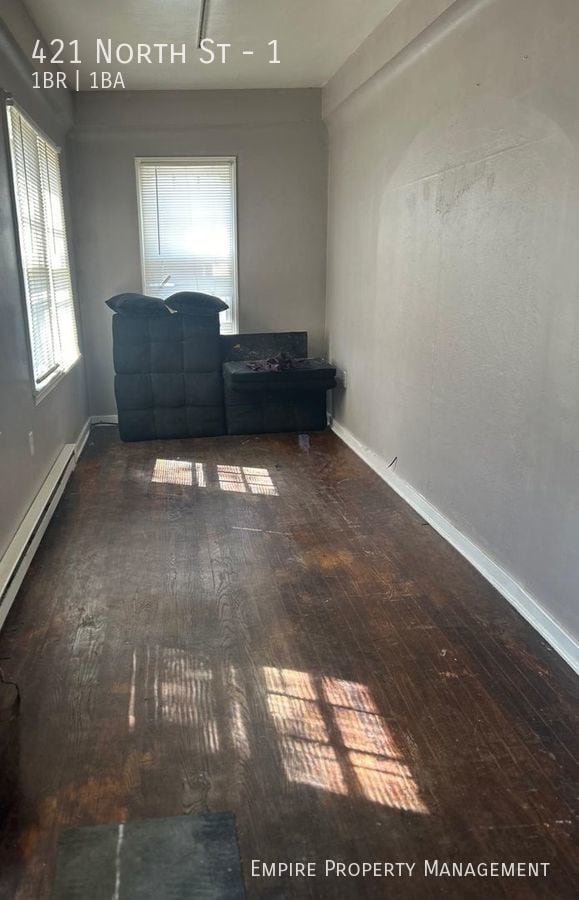Building Photo - 1st Floor: 1 Bedroom / 1 Bathroom Apartmen...