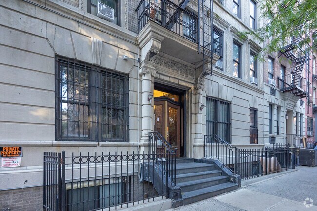 Building Photo - 230 E 27th St
