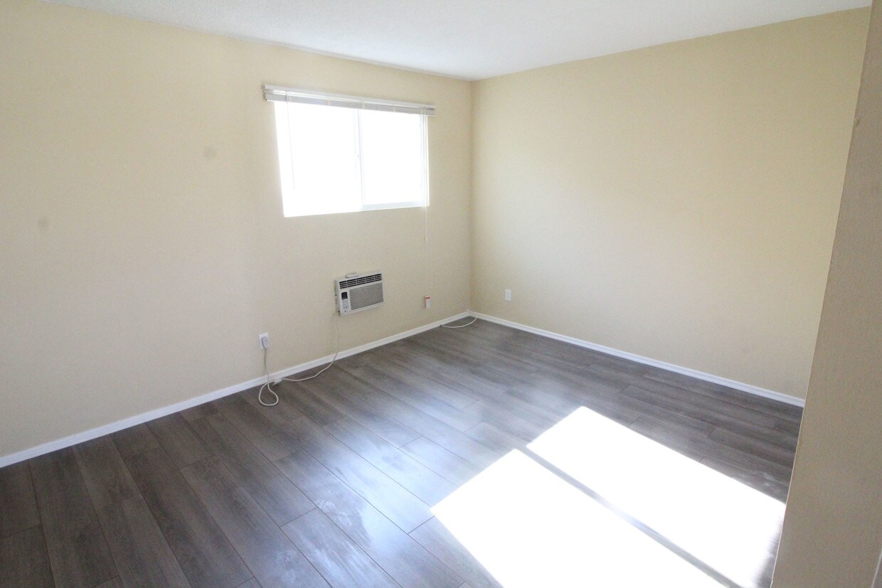 Primary Photo - 2359 Glendale Blvd