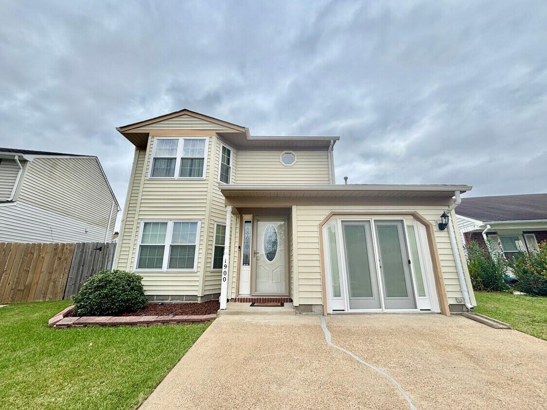 Foto principal - Gorgeous 3 Bedroom Home In Virginia Beach