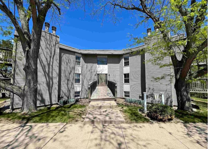 Foto principal - 5701 W Ridgecrest Dr