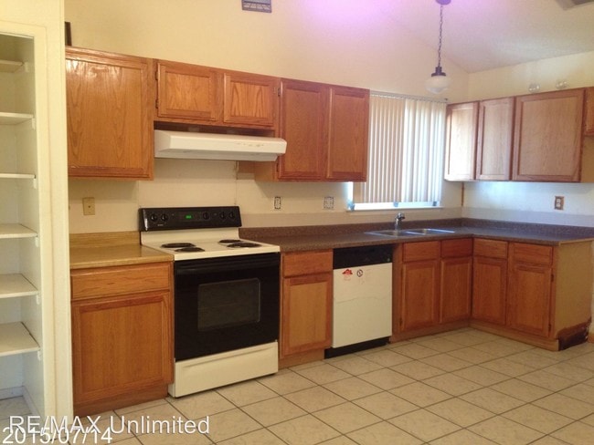 Building Photo - 934 Saddlebrook Dr