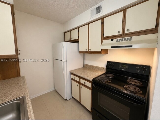Building Photo - 2926 S University Dr