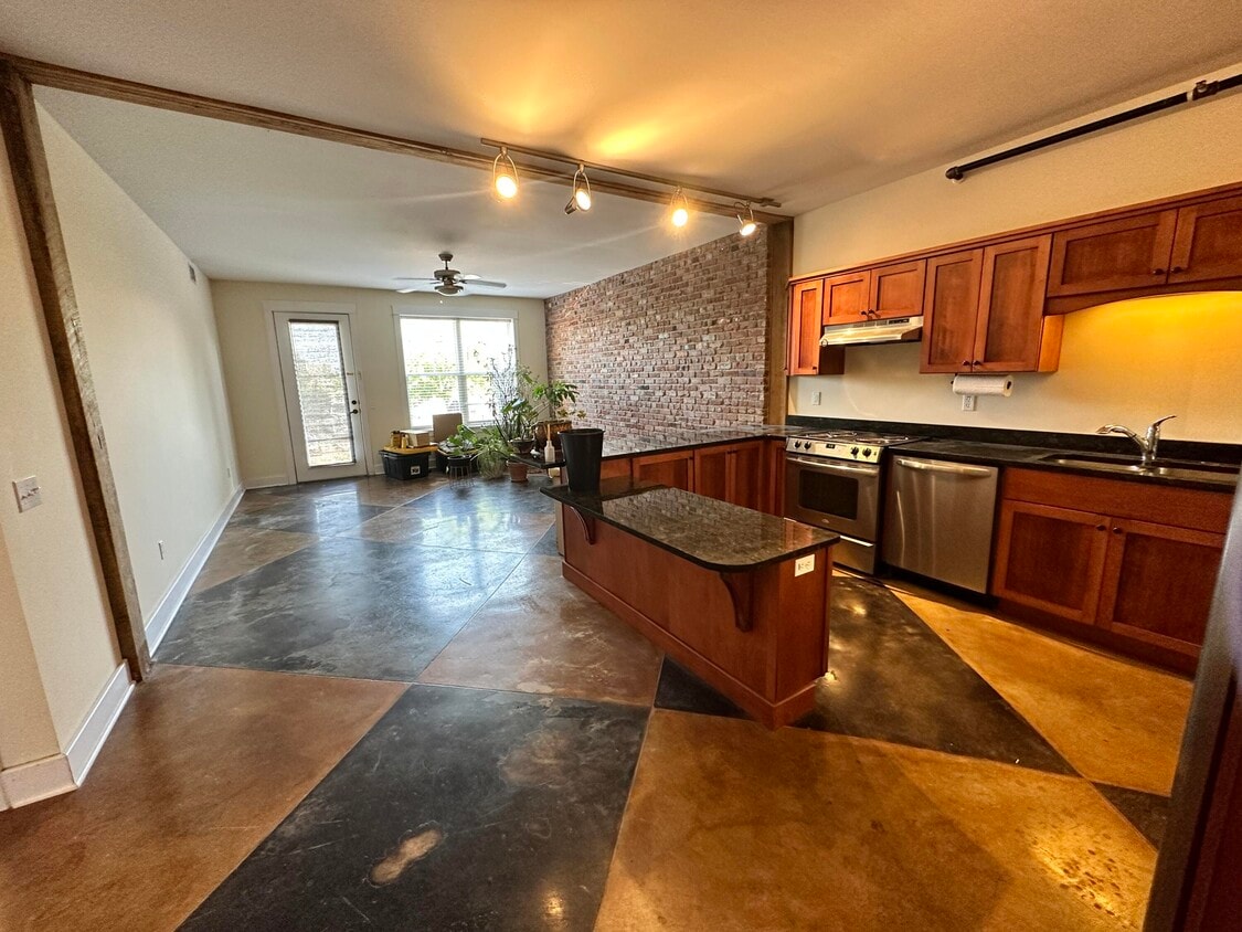 505 Fay St Unit 102, Columbia, MO 65201 Room for Rent in Columbia, MO