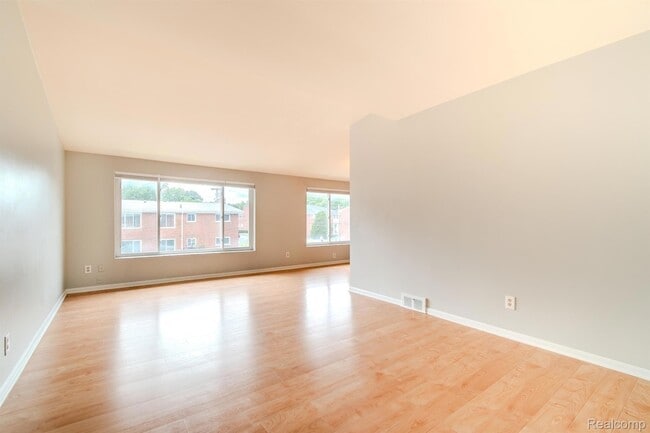 Building Photo - 361 N Eton St