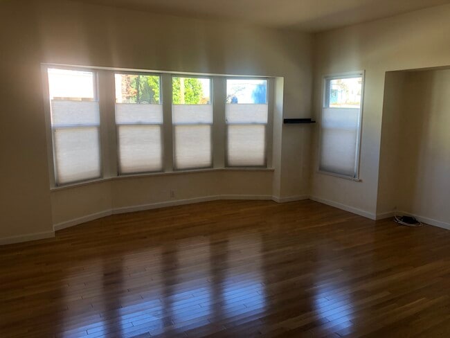 Building Photo - 352 Palm Ave