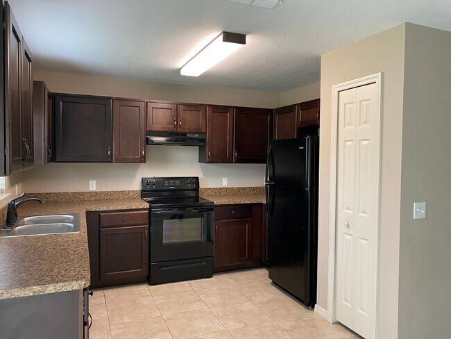 Building Photo - Marion Oaks Unit 1
