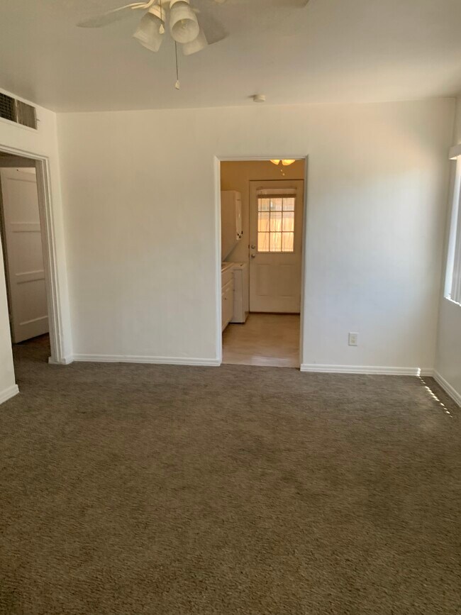 Foto del edificio - 1623 Thelma Ln