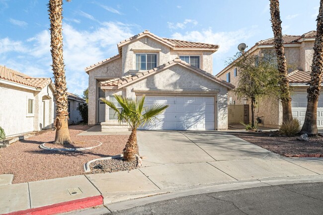 Building Photo - Elegant Living in Green Valley!