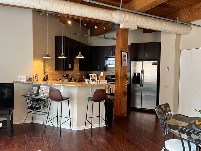 Foto del edificio - 225 W Huron St