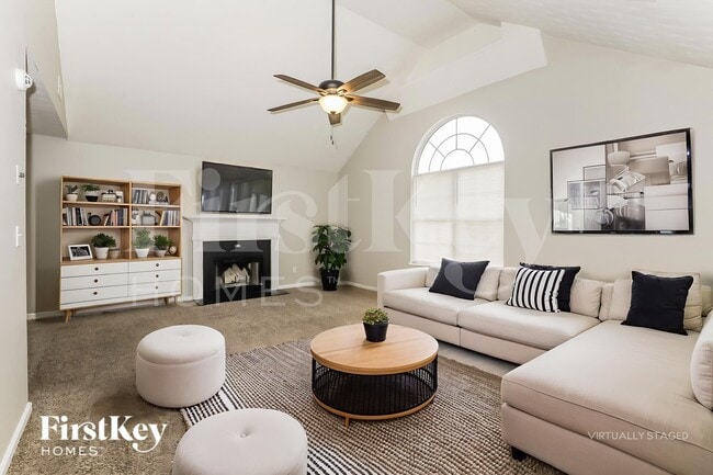 Building Photo - 2631 S Hills