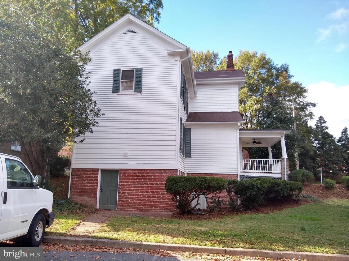 Primary Photo - 258 N Washington St