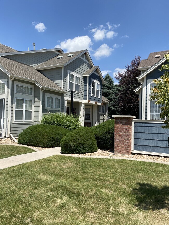 Building Photo - Beautiful 2-Story Townhouse Includes Unfin...
