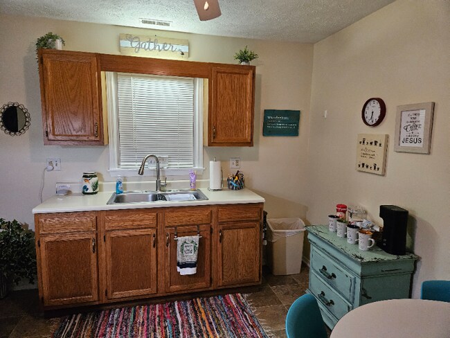 Building Photo - 2124 W Jackson St