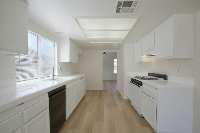 Foto del edificio - 3539 Cherry Blossom Lane