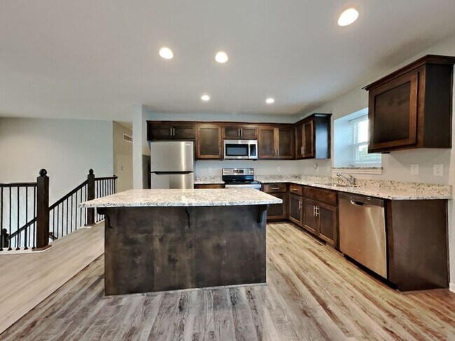 Foto del edificio - 202 Ramblewood Dr