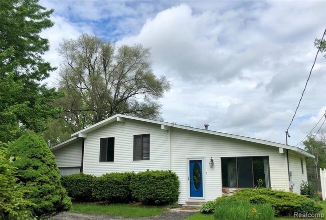4672 Strathcona Highland Charter Township MI 48357 House For Rent 