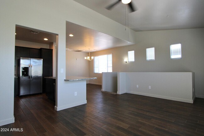 Foto del edificio - 240 W Juniper Ave