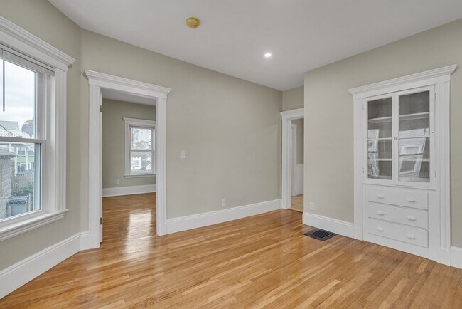 Building Photo - 50-52 Brackenbury St