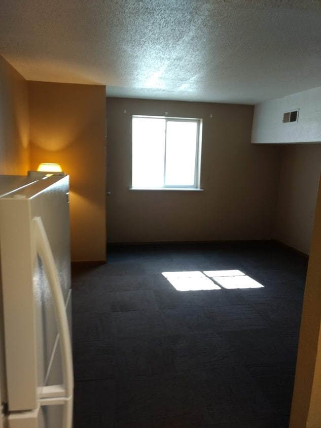 1208 E Cherry St Unit 4, Vermillion, SD 57069 Apartments in