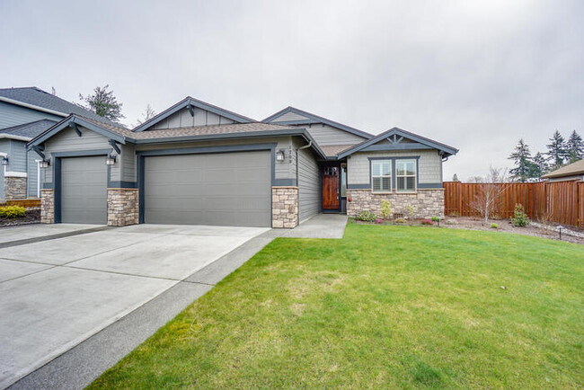 Building Photo - BEAUTIFUL ALMOST NEW DOUBLE MASTER SUITE HOME