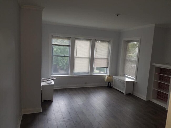 Living Room - 5418 N Kimball Ave