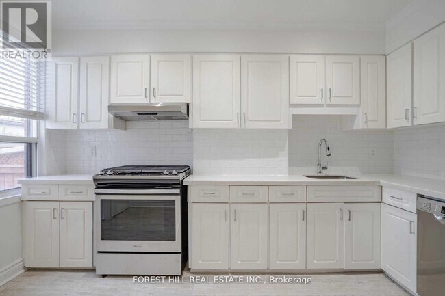 Photo du bâtiment - 137 Earlscourt Ave