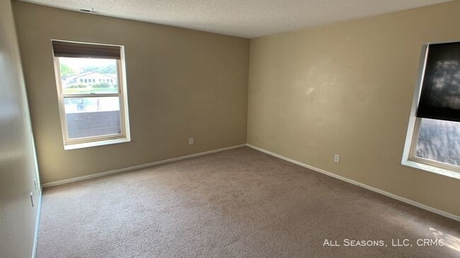 Building Photo - 144 W Rockrimmon Bl #101
