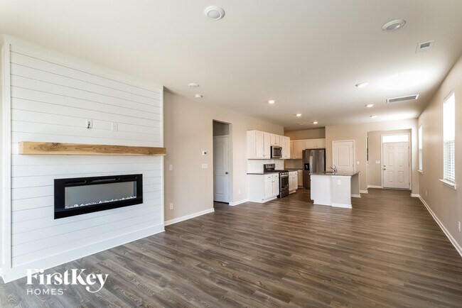Building Photo - 3011 Weddington Pointe Dr