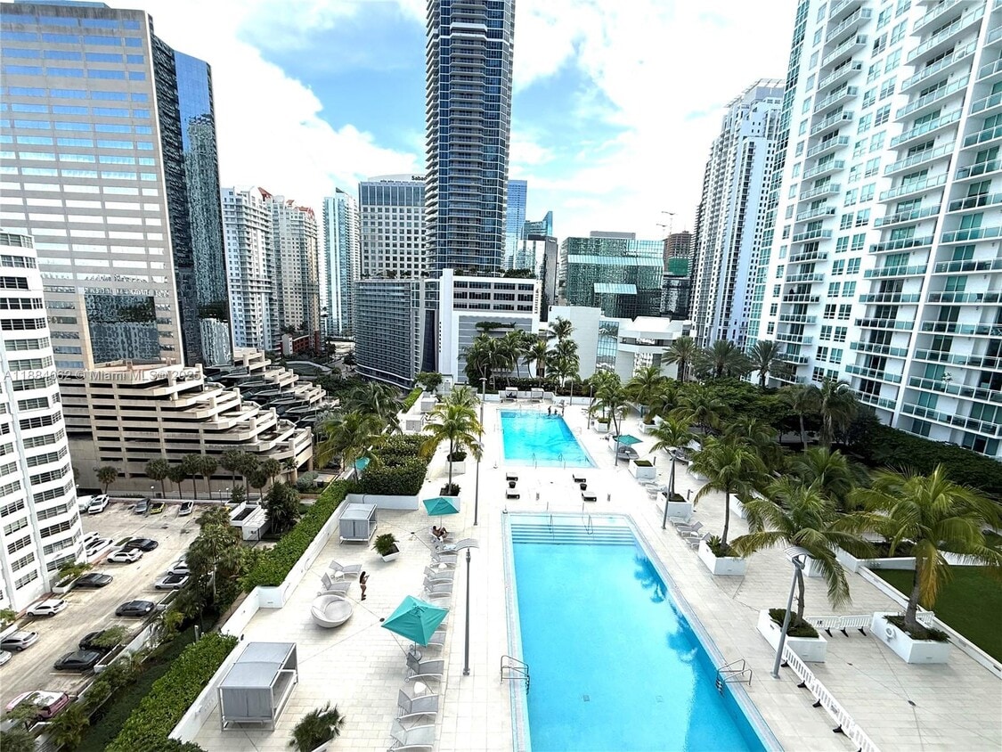 Primary Photo - 950 Brickell Bay Dr