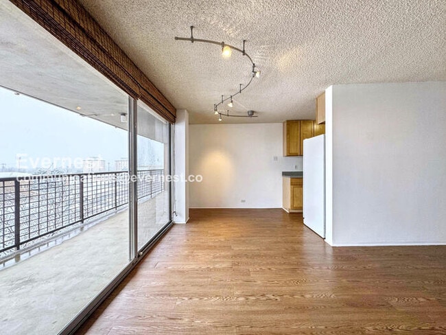 Foto del edificio - 2225 Buchtel Blvd S