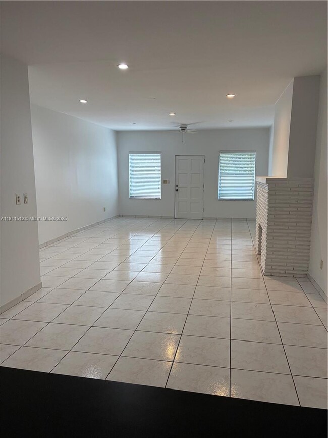 Foto del edificio - 1774 SW 11th St